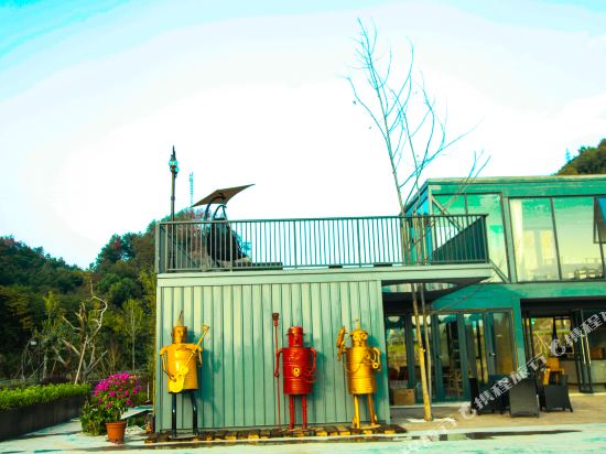 Hotel Qianxi Train Manor - carbon neutral hotel in Dongyang