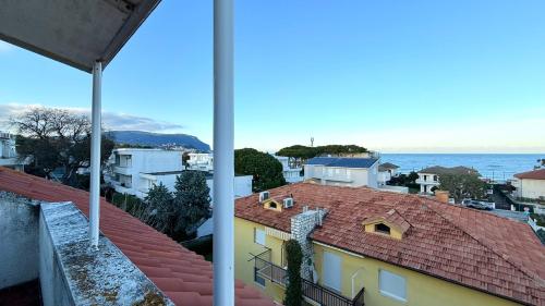 M416 Marcelli mansarda vista mare a pochi passi dalla spiaggia — 4-Star Luxury Hotel in Numana, Italy