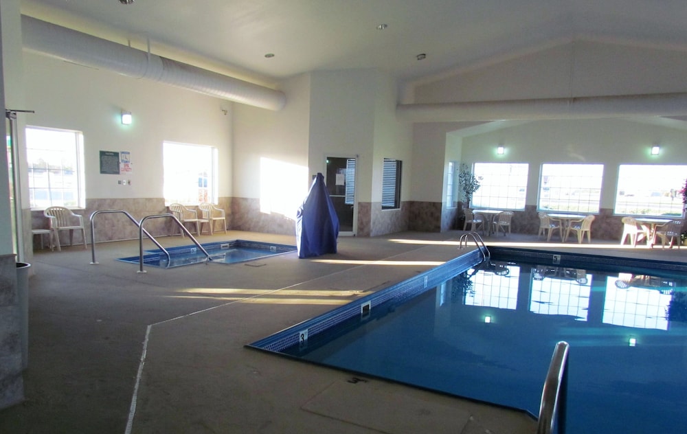 Oak Hill Inn & Suites - photo 52