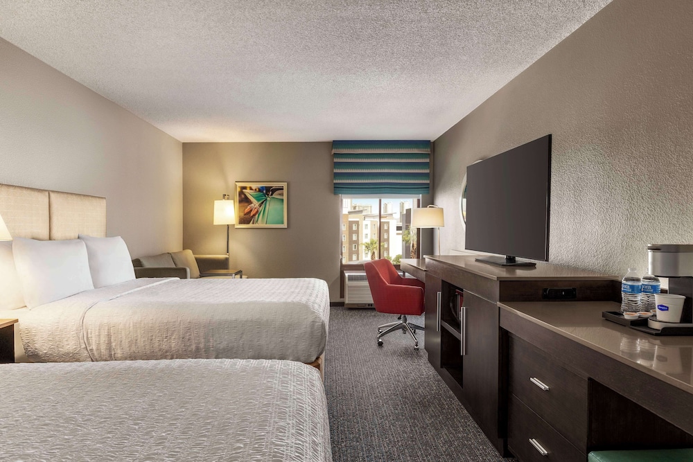 Hampton Inn Tropicana - photo 20