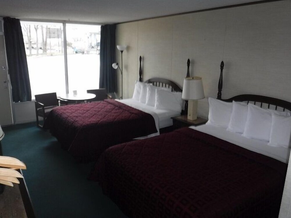 Colonial Mountain Inn — Branson — photo 3