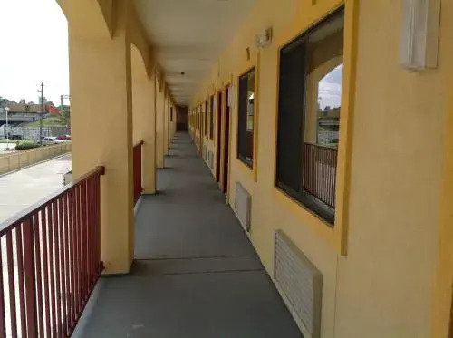 Woodland Inn and Suites - photo 8