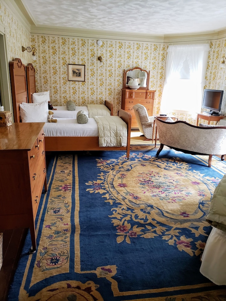 Moseley Cottage Inn & Town Motel - photo 9