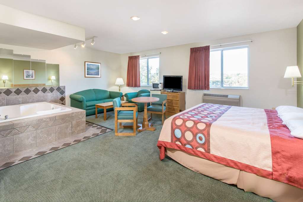 Super 8 by Wyndham West Middlesex Sharon Area - photo 13