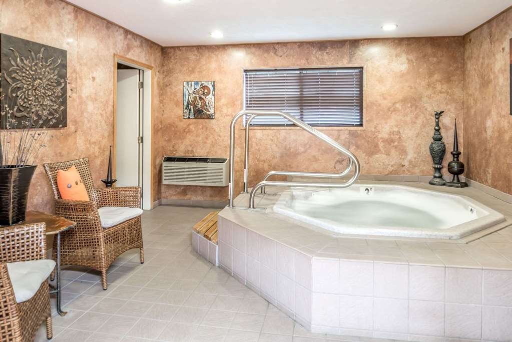 Super 8 by Wyndham St. Regis - photo 39