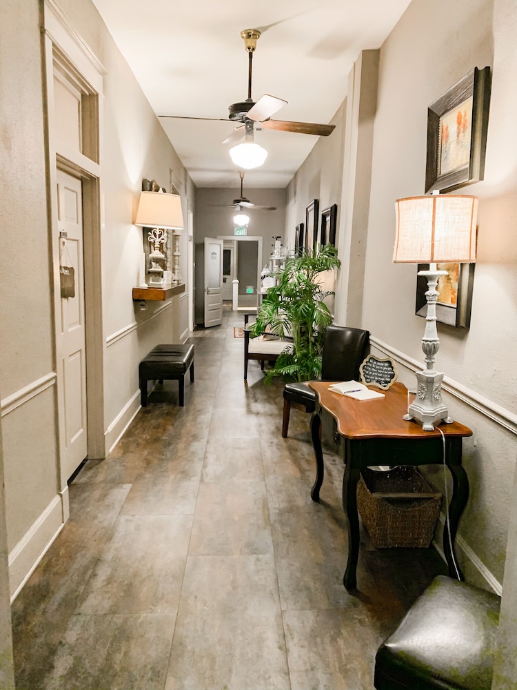 The Loft on the Square Guest Suites - photo 33