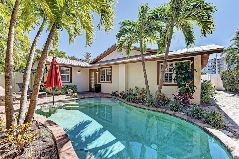 Anna Maria Island Surfside Bungalow — 5-Star Luxury Hotel in Anna Maria, United States