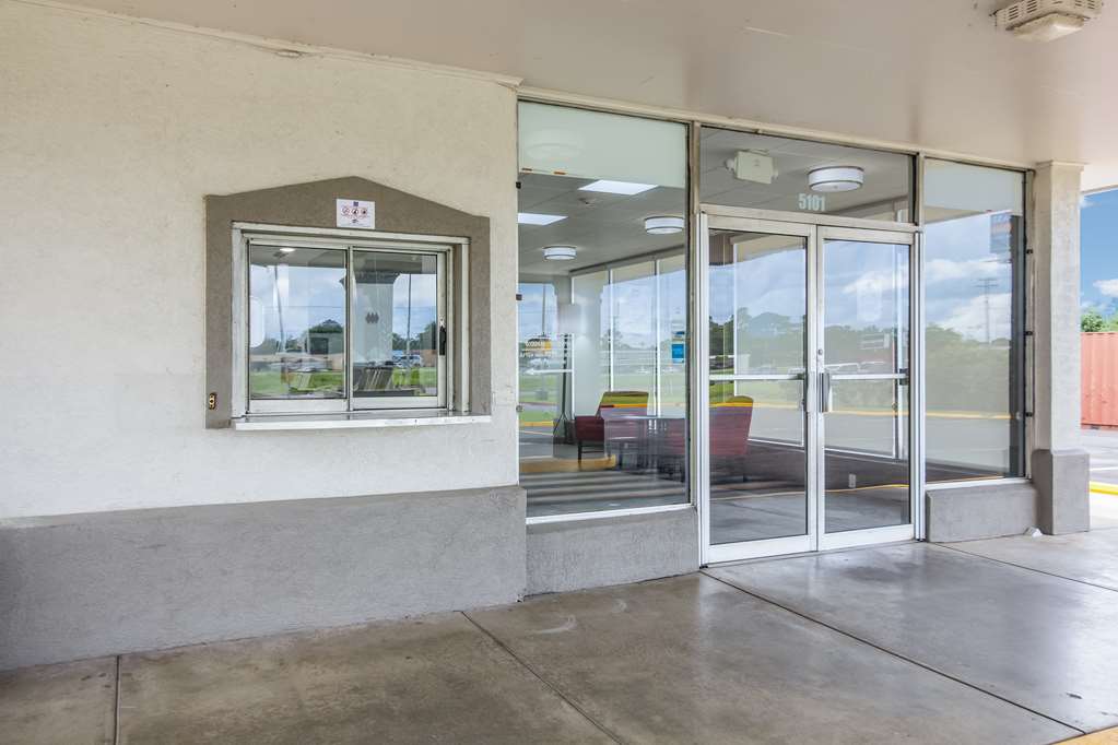 Motel 6 Groves TX - photo 2