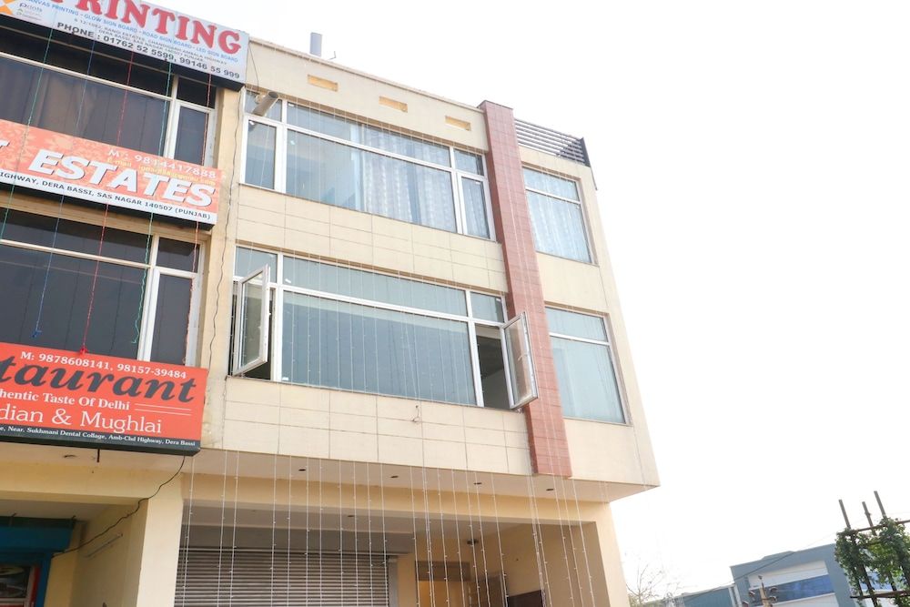 OYO 22821 Hotel Sunroof in Basi, India