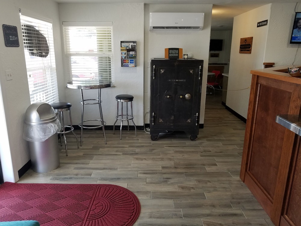 West Plains Motel - photo 3