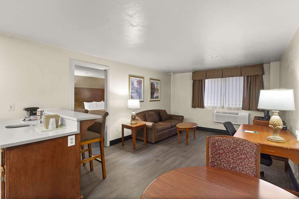 Quality Inn & Suites Green Bay Downtown - photo 43