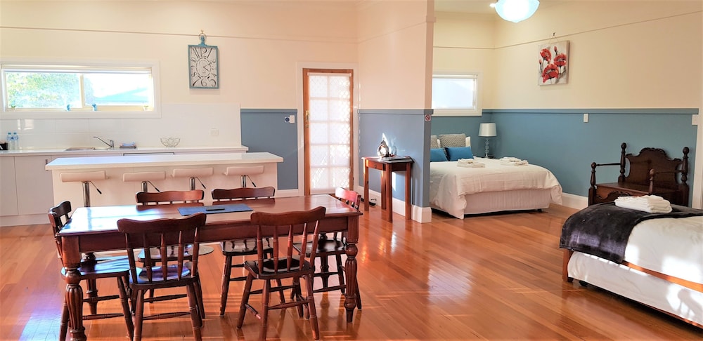 Coppers Hill Private Accommodation — Gloucester