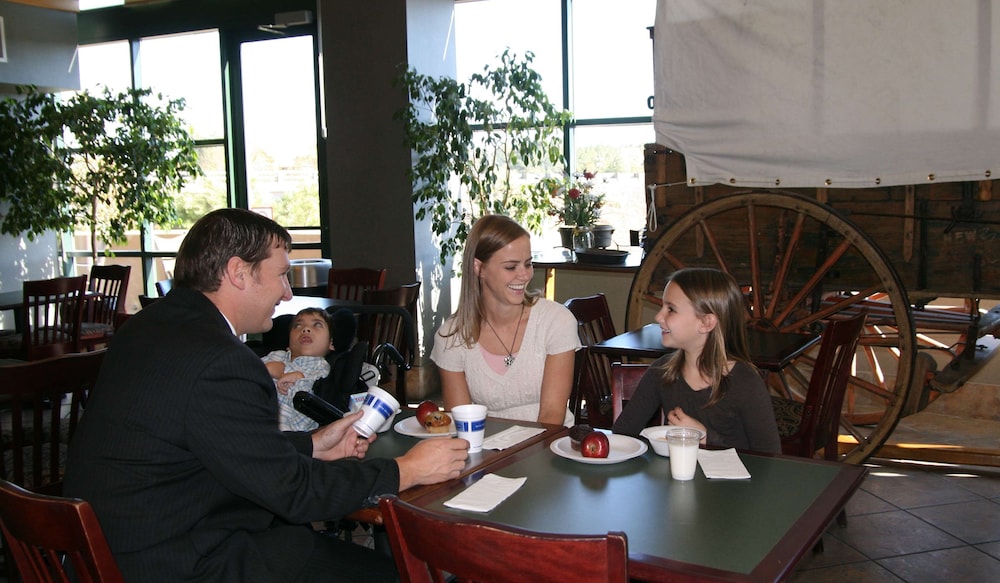 Hampton Inn & Suites Flagstaff - photo 18
