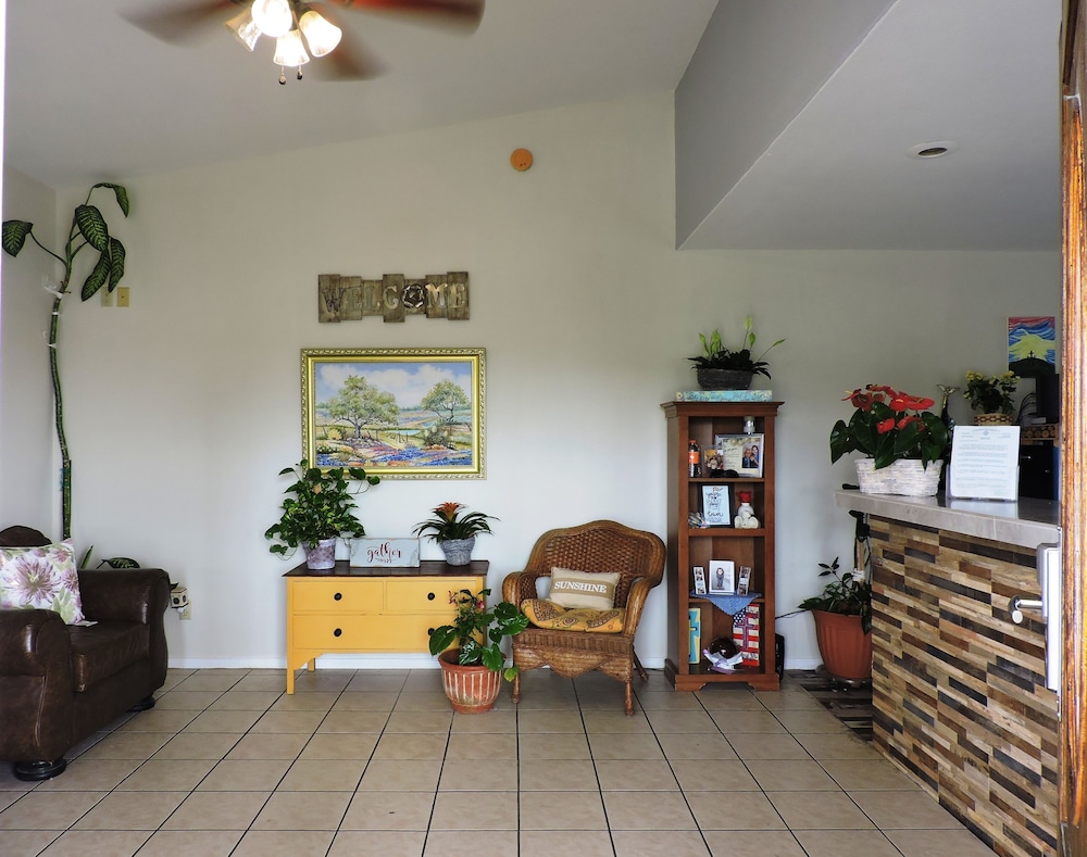 Riata Inn Crystal City - photo 5