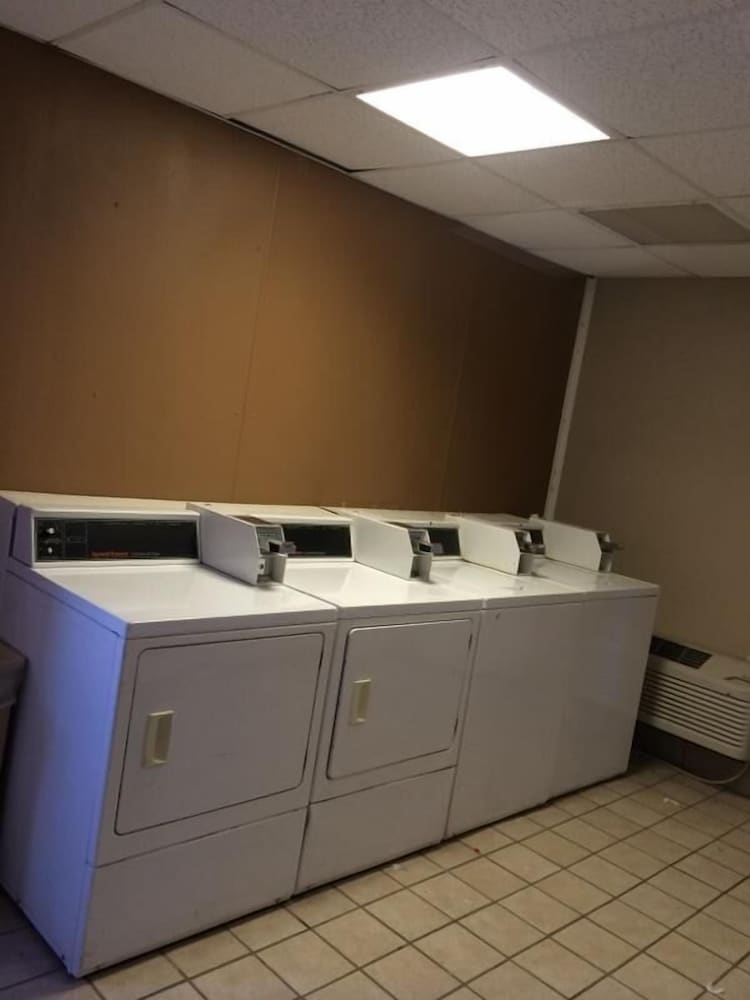 New SunFlower Inn - photo 7