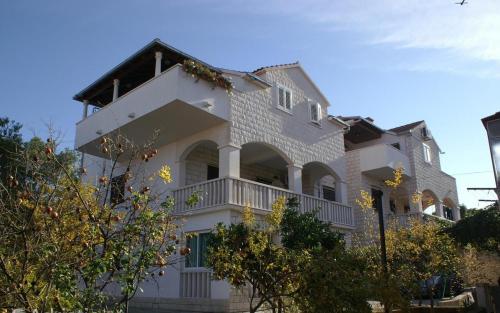 Apartmani Marjana — 4-Star Luxury Hotel in Supetar, Croatia