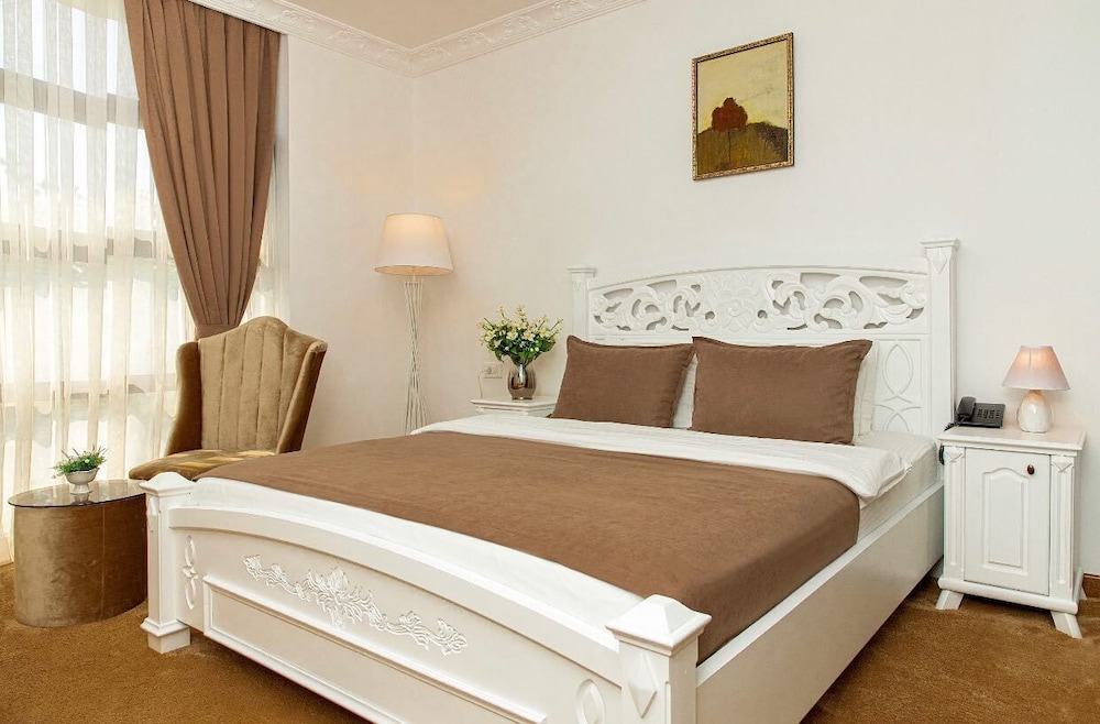 Golden Hotel — Pristina — photo 3