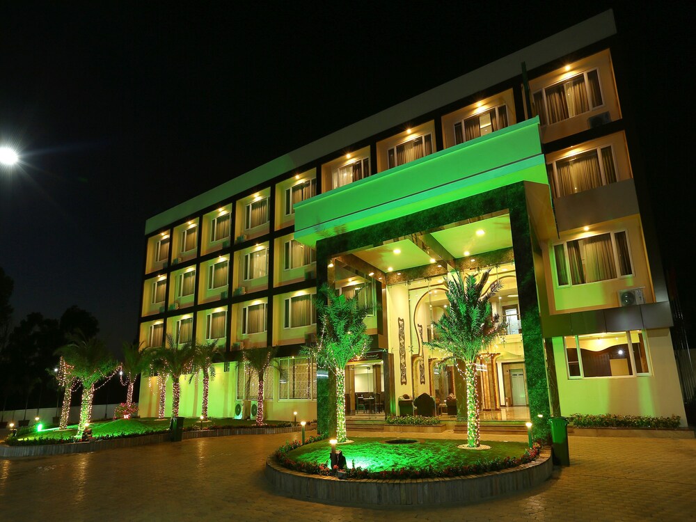 Green Embassy Hotel — hotel in Sagar