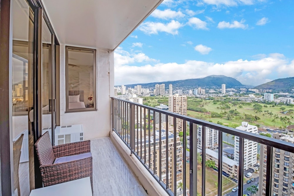 Newly Remodeled 30th Floor Suite with EPIC Mountain Views by Koko Resort Vacation Rentals - photo 20
