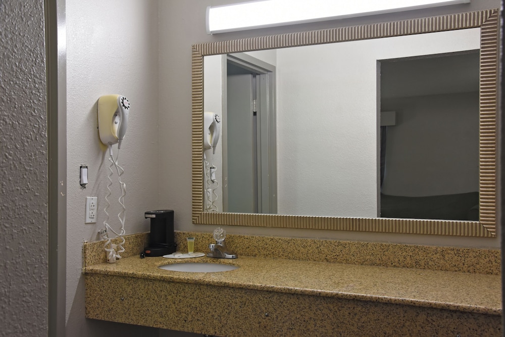 Days Inn by Wyndham Lebanon - photo 10