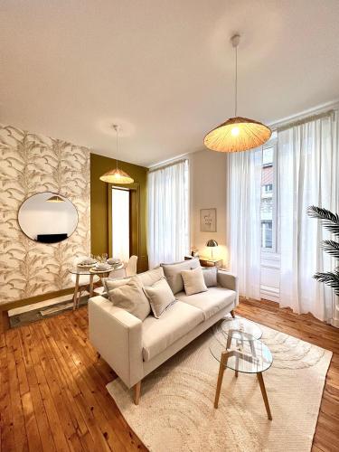La Plume Doree Hotel De Ville — Saint Etienne