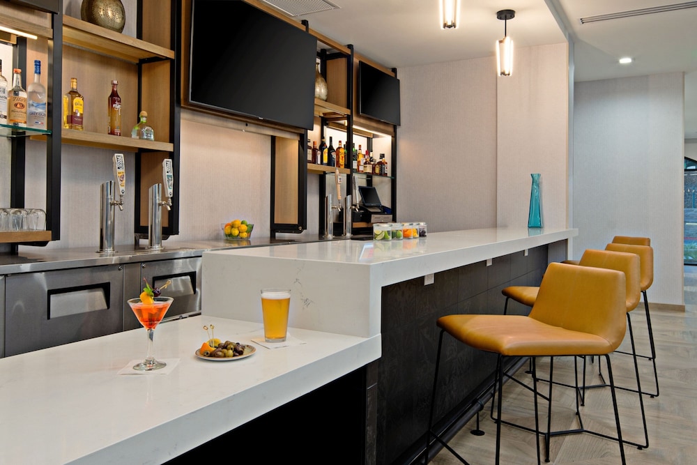 SpringHill Suites by Marriott Valencia - photo 3