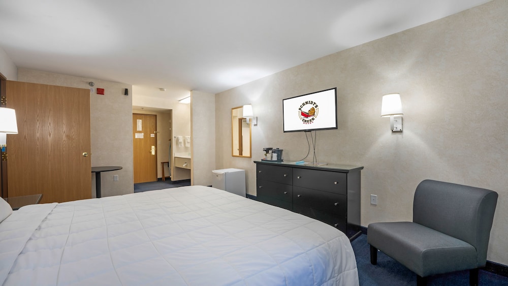 Schmidt's Creek Hotel - photo 10