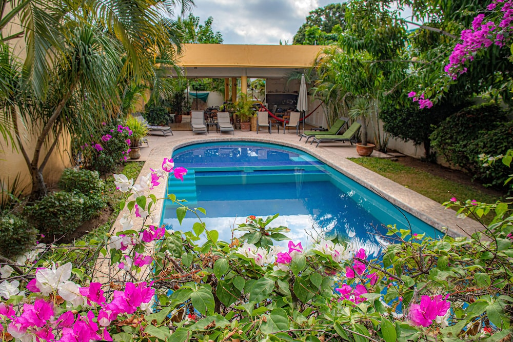 Zandoyo Bed & Breakfast — 4-Star Luxury Hotel in Puerto Escondido, Mexico