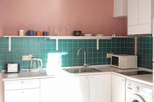 Cozy and Stylish Apt Next to Stamba and Rooms