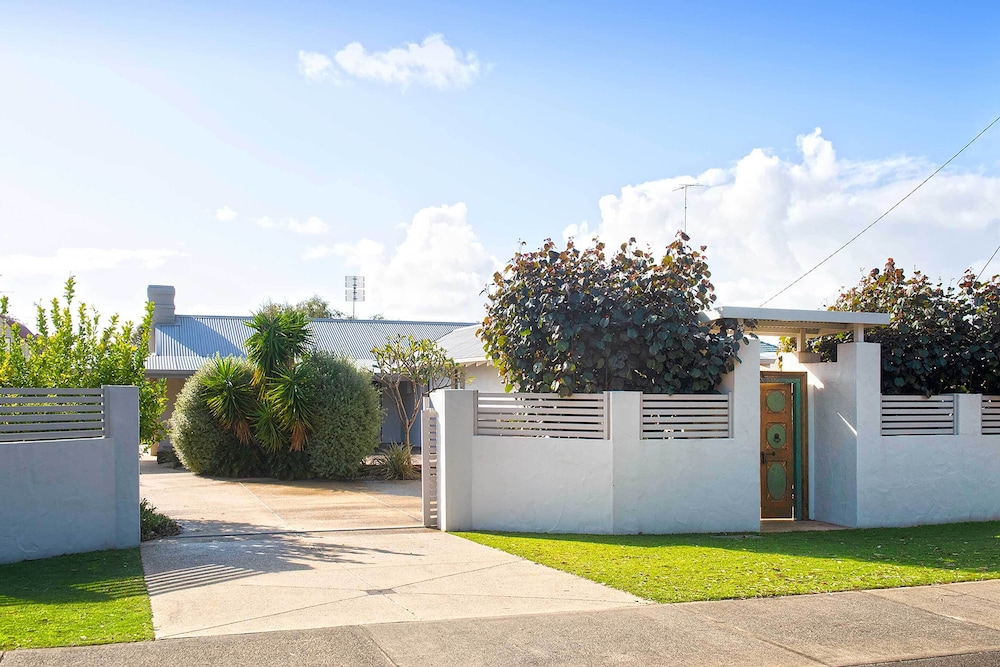 Gifford Getaway — 4-Star Luxury Hotel in Dunsborough, Australia