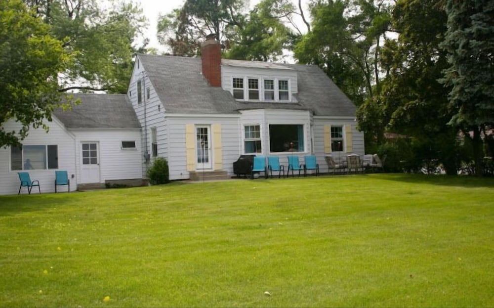 Shutters on West Bay in Traverse City, United States