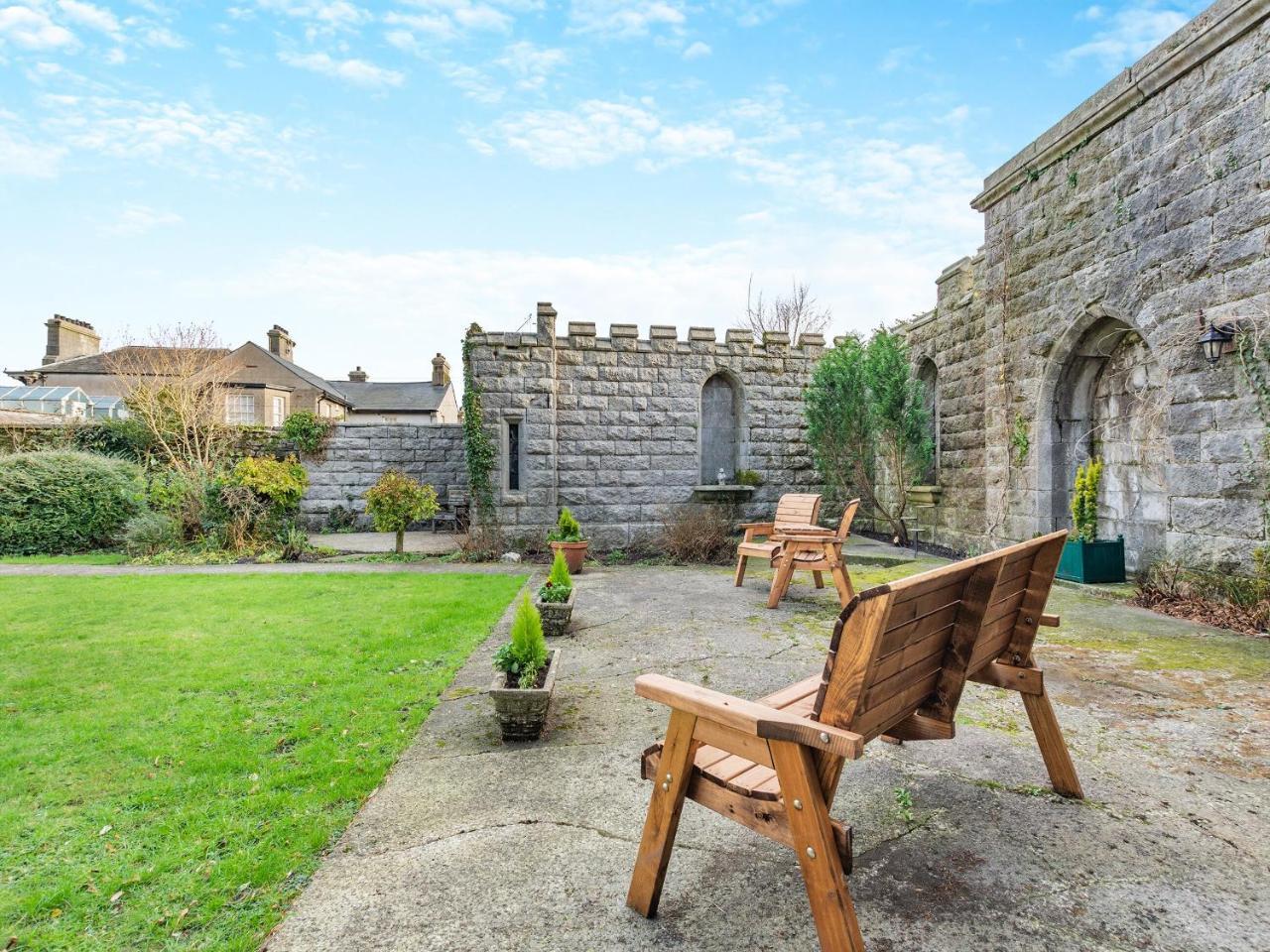 Uk46865 Helvellyn — 4-Star Luxury Hotel in Ulverston, United Kingdom