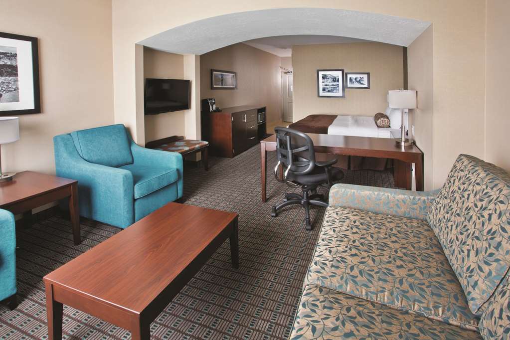 La Quinta Inn & Suites by Wyndham Bellingham - photo 24