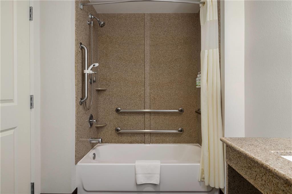 La Quinta Inn & Suites by Wyndham Memphis Wolfchase - photo 21
