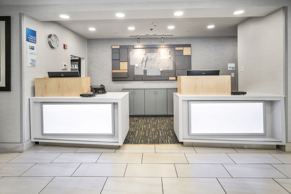 Holiday Inn Express Chicago NW Vernon Hills by IHG - photo 41