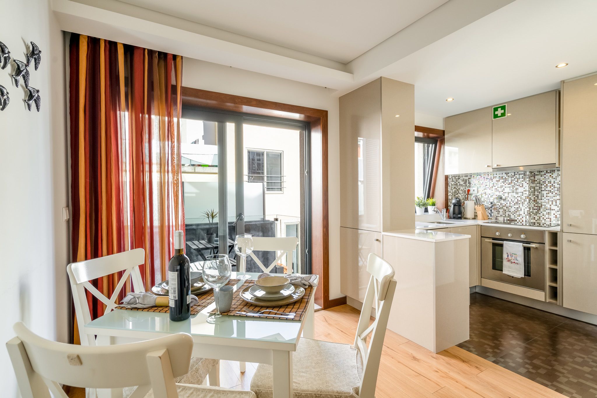 Sendme2Portugal: Santa Catarina — 4-Star Luxury Hotel in Porto, Portugal