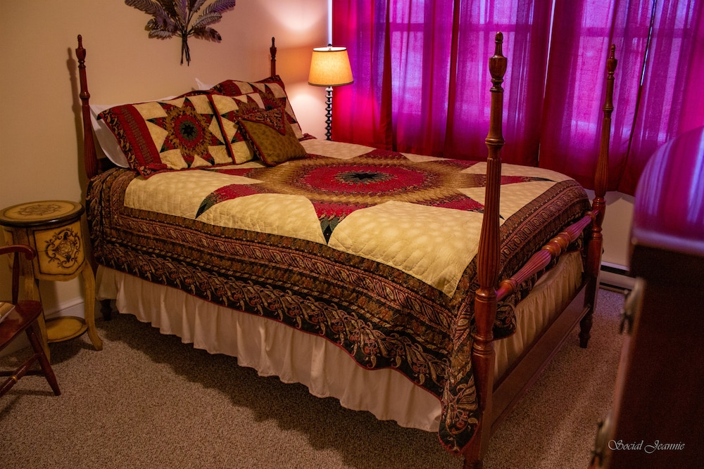 Inn at Lincoln Square - photo 16