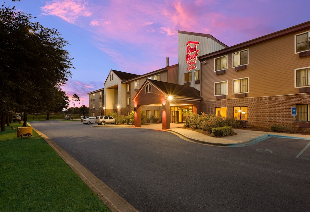 Red Roof Inn & Suites Savannah Airport - photo 35