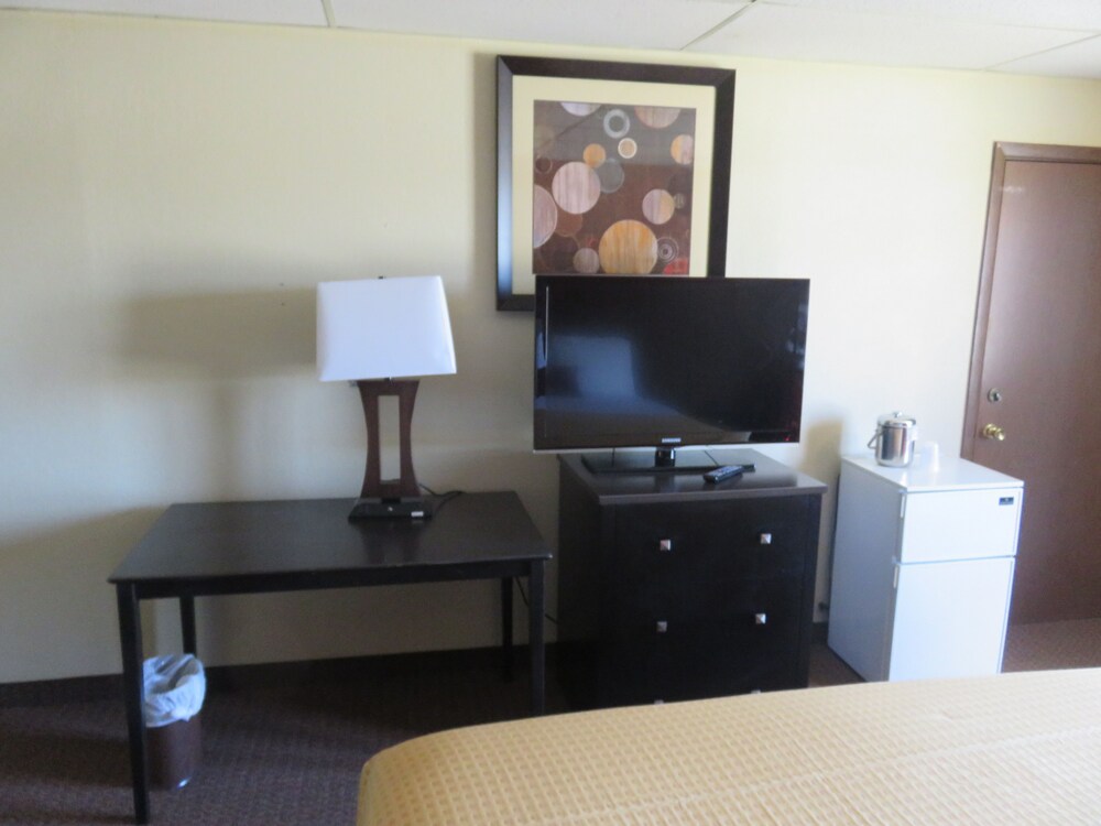 Americas Best Value Inn Story City - photo 15