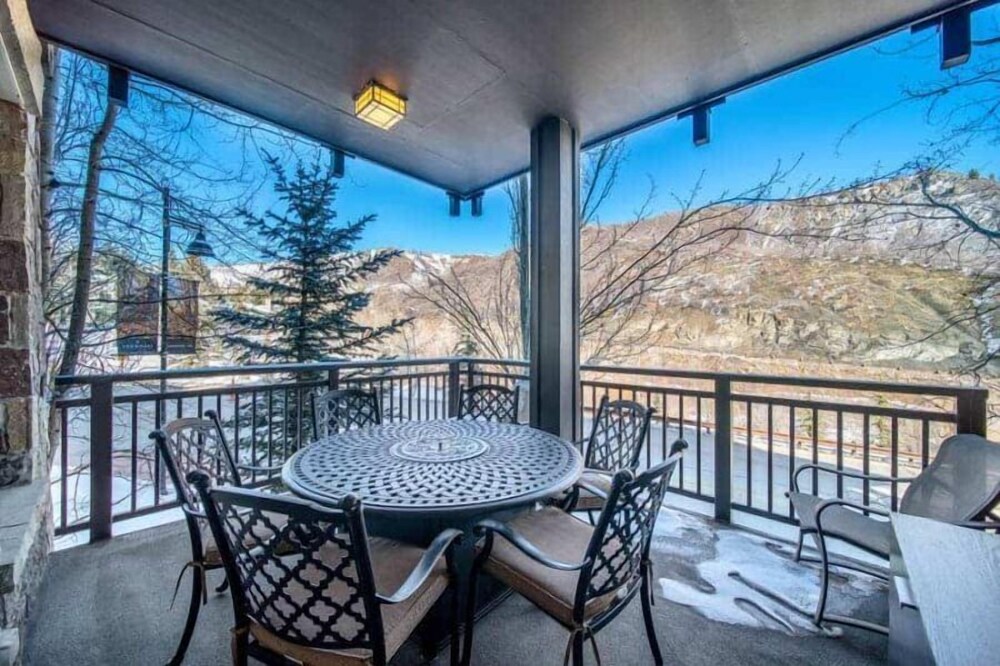 Luxury Ski in Ski out 2 Bedroom Colorado Resort Vacation Rental in the Heart of Snowmass Base Village - photo 17
