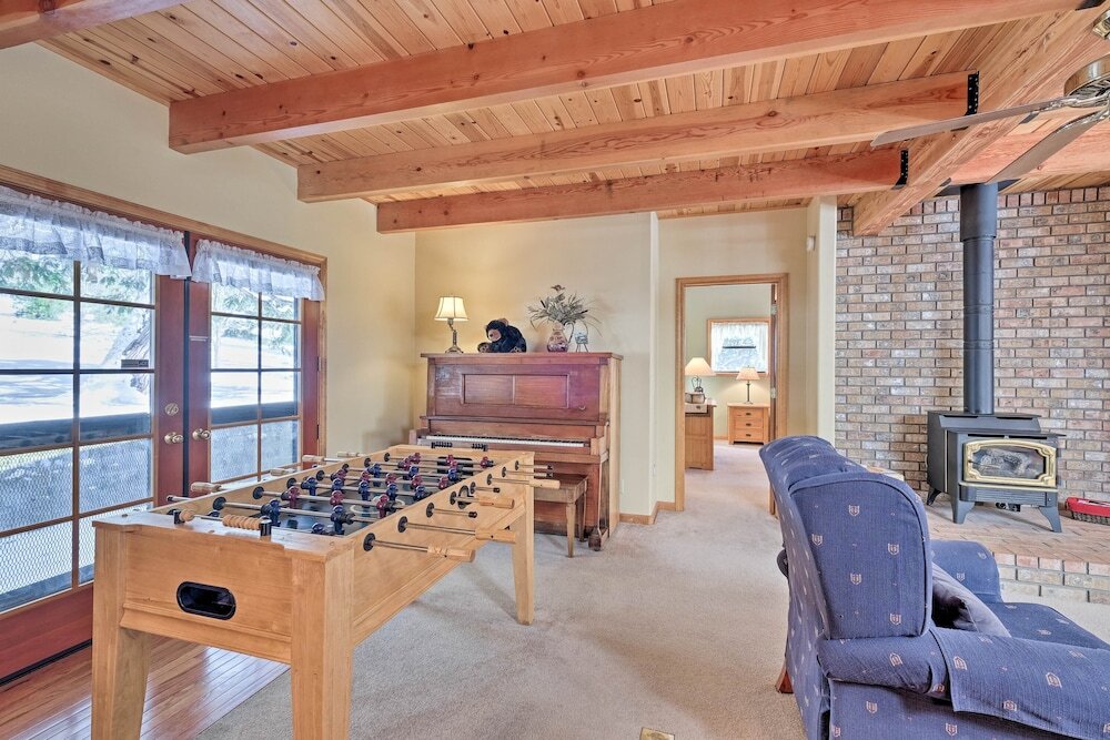 Near Bear Valley Peaceful Arnold Home with Hot Tub — 4-Star Luxury Hotel in Arnold, United States