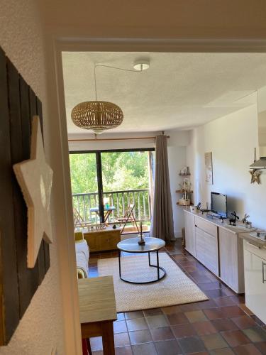 Studio Terrasse Plein Sud Avec Coin Montagne — hotel in Saint-Chaffrey