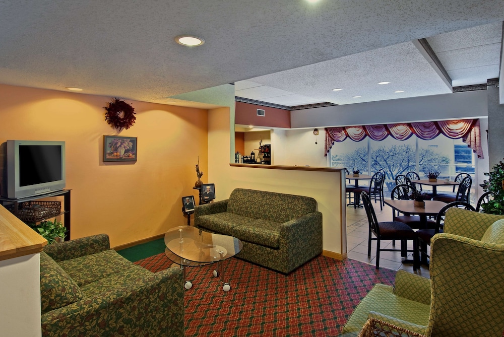 Americas Best Value Inn & Suites Waukegan Gurnee - photo 12