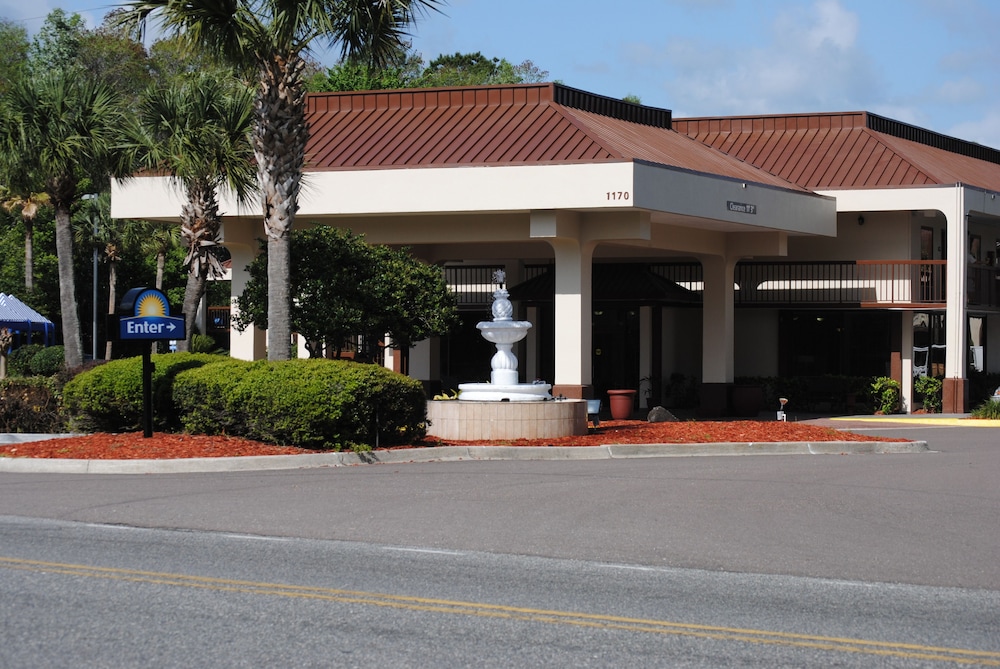 Days Inn by Wyndham Jacksonville Airport - photo 27