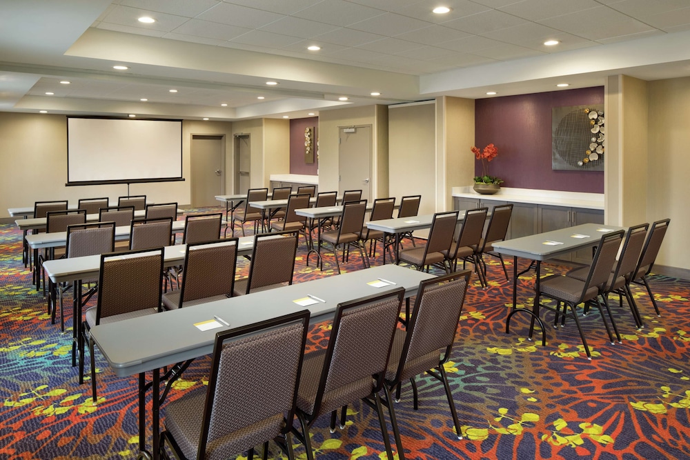 Hampton Inn & Suites St. Louis Alton - photo 23