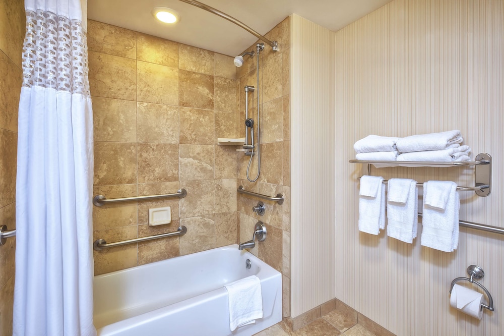 Hampton Inn & Suites Madison West - photo 21