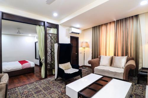 OYO 18810 Hotel Noor Mahal