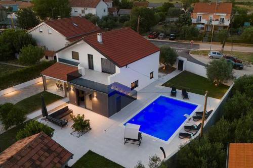 Villa Amare — 4-Star Luxury Hotel in Zemunik Donji, Croatia