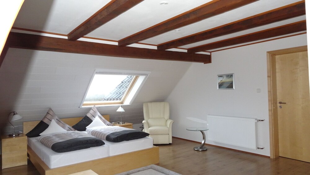 Gästezimmer & Appartement Elskop — 4-Star Luxury Hotel in Glueckstadt, Germany