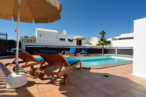Grand Villa Famara Puerto del Carmen — 4-Star Luxury Hotel in Puerto Del Carmen, Spain